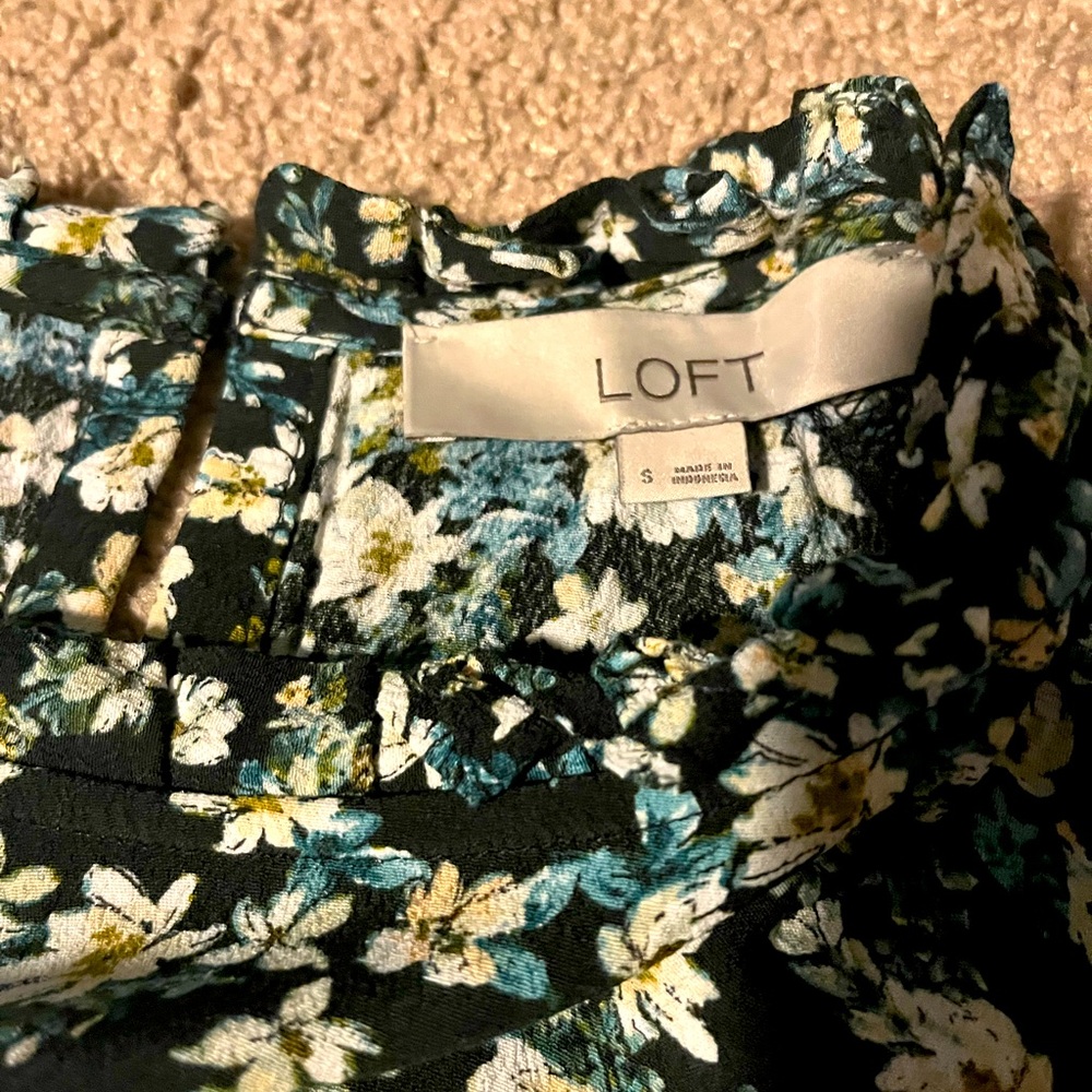 LOFT ruffle neck floral blouse